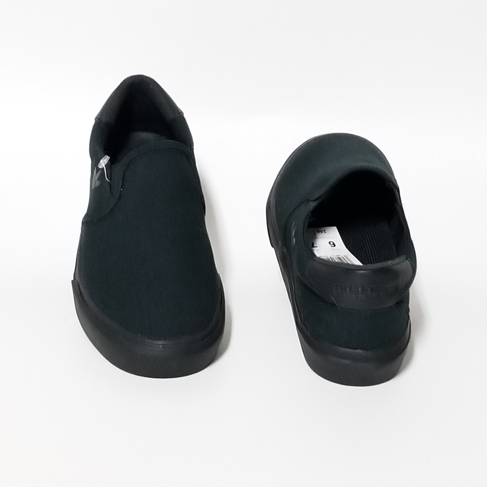 New, Adidas Unisex Sneakers!